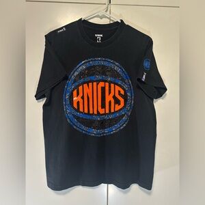 UNK New York Knicks NBA Official Lighting T-Shirt Black Short Sleeve Size S